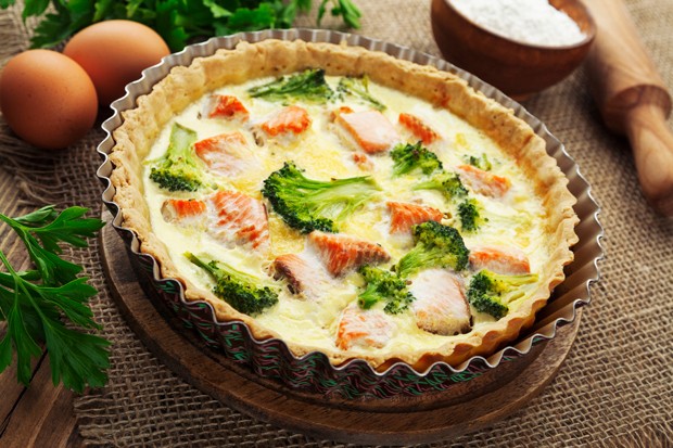 Lachs-Brokkoli-Quiche - Rezept | GuteKueche.at