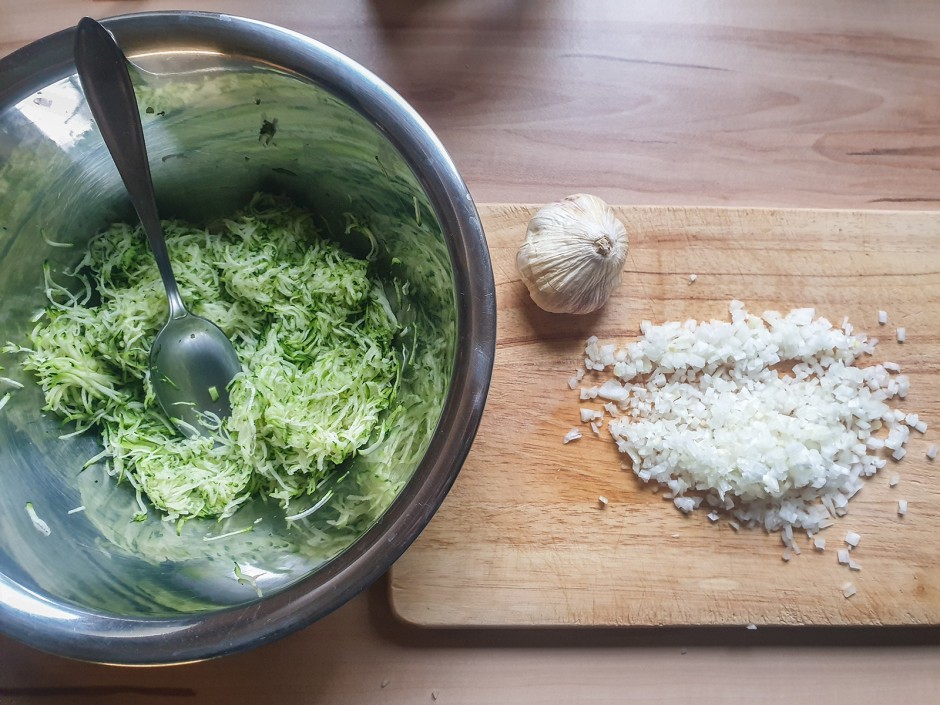 Zucchini-Schafskäse-Bällchen