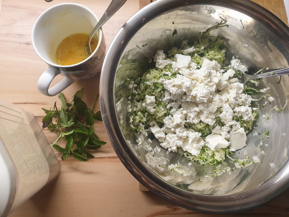 Zucchini-Schafskäse-Bällchen