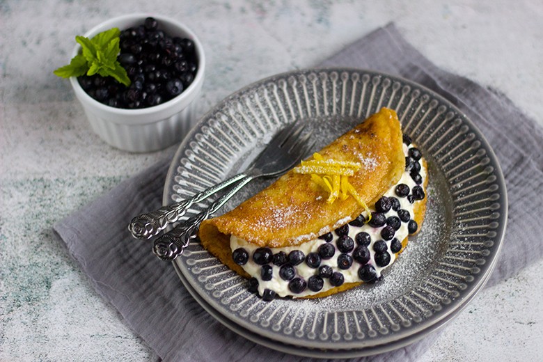 Heidelbeer-Omelettes mit Zitronencreme