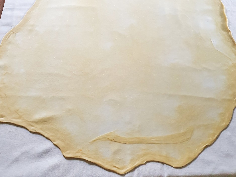Apfelstrudel mit selbstgemachtem Teig