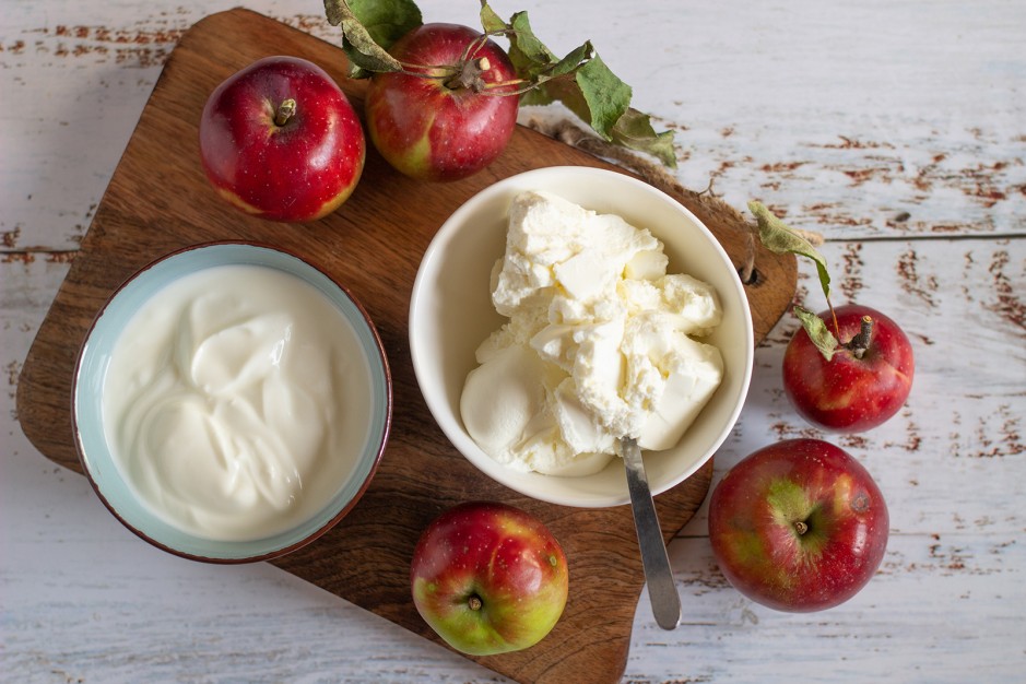 Topfencreme mit Apfel-Weißwein-Ragout