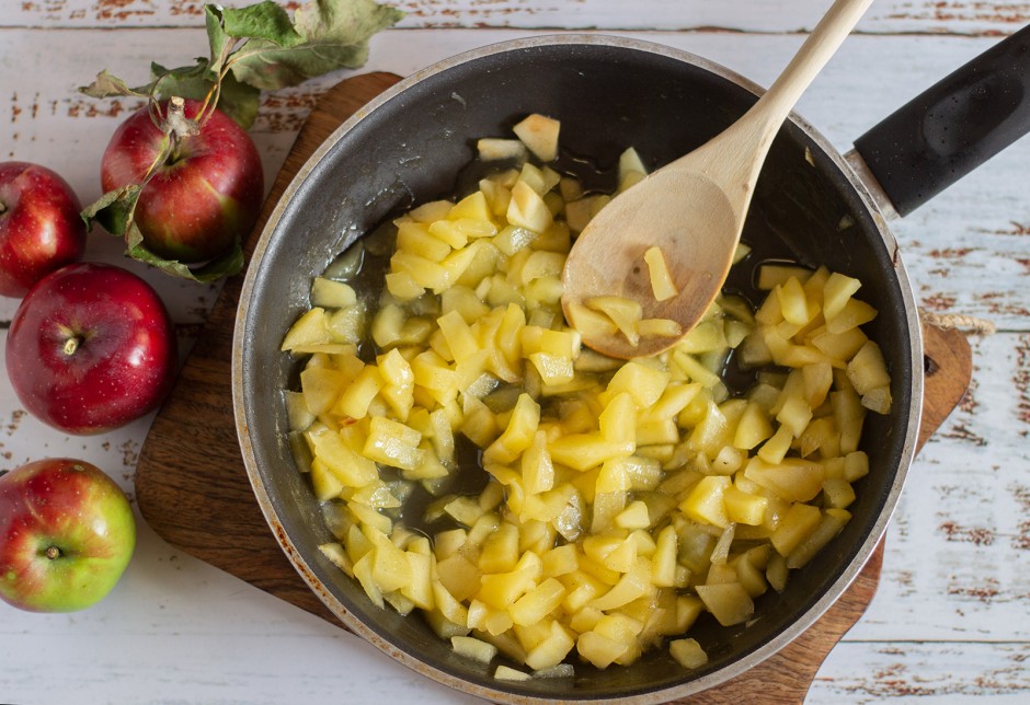 Topfencreme mit Apfel-Weißwein-Ragout
