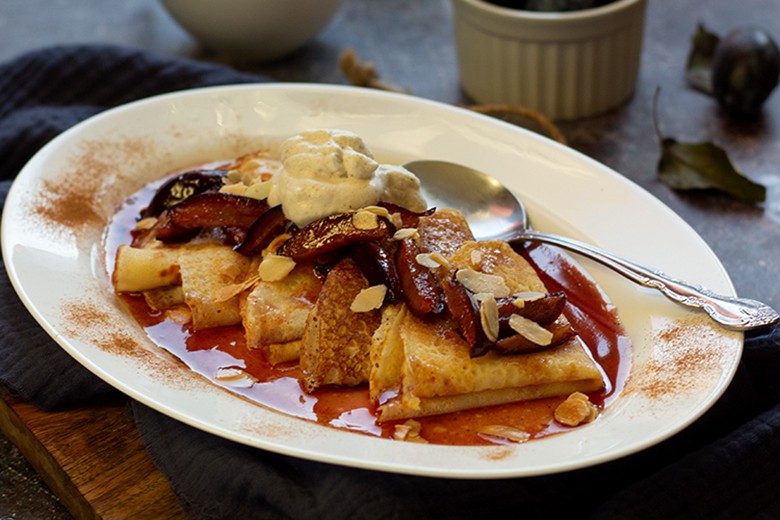 Crepes Suzette mit Zwetschken