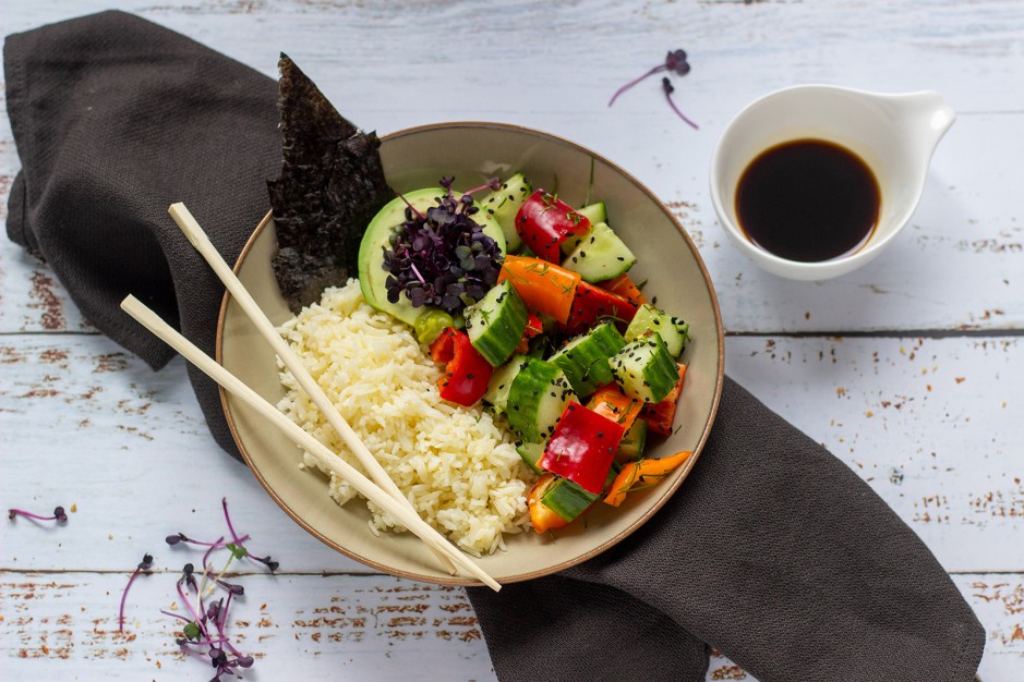 Sushi-Bowl mit Sojadressing