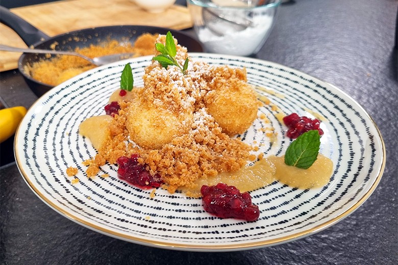 Topfenknödel mit Butterbröseln