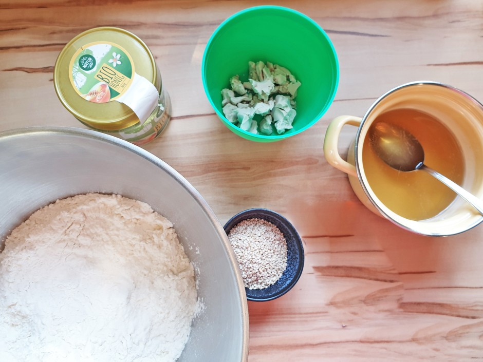 Hausgemachte Bagels mit Halloumi