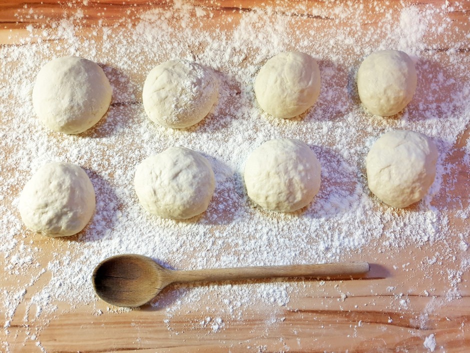 Hausgemachte Bagels mit Halloumi