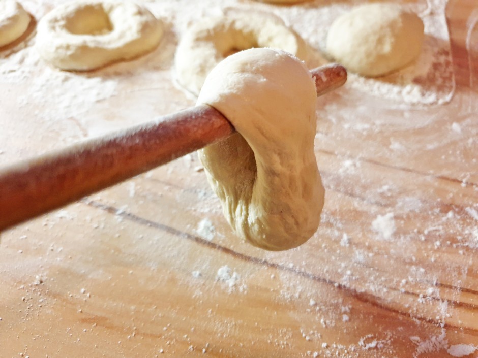Hausgemachte Bagels mit Halloumi