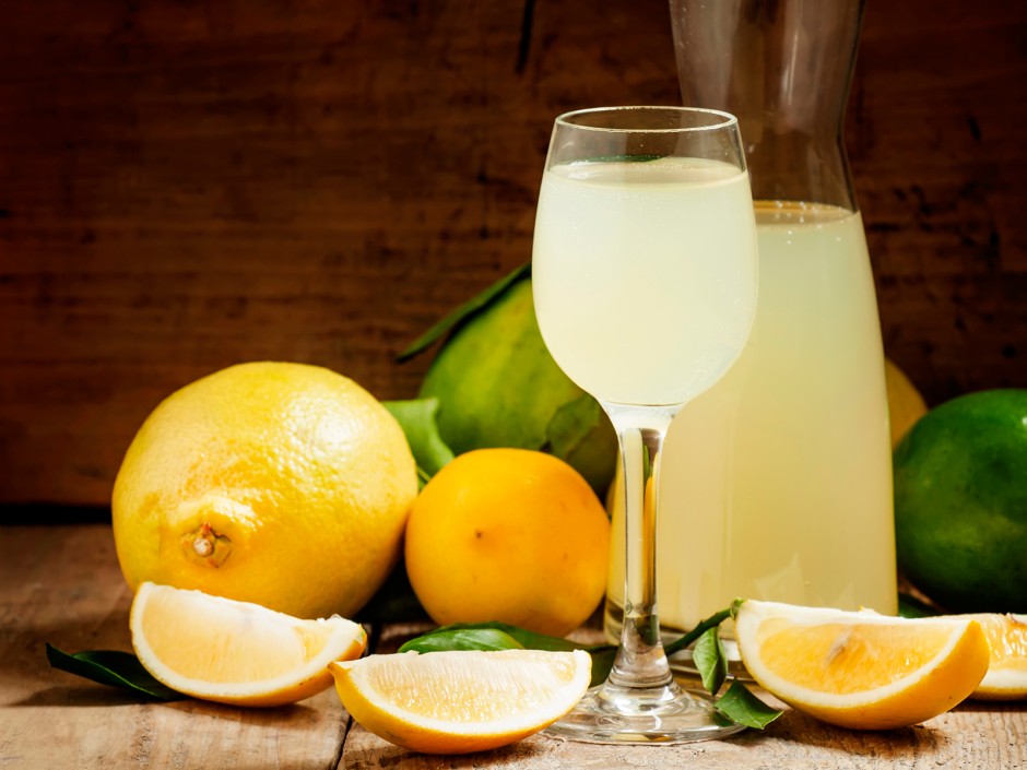 Spritzig durch die Hitze - Limoncello Spritz