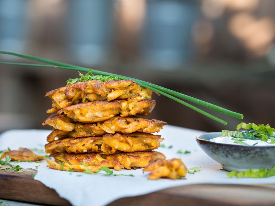 Süßkartoffelpuffer mit Kräuterdip