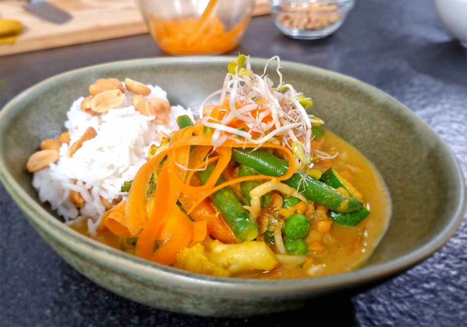 Gemüsecurry mit Erdnussreis Gemüsecurry mit Erdnussreis
