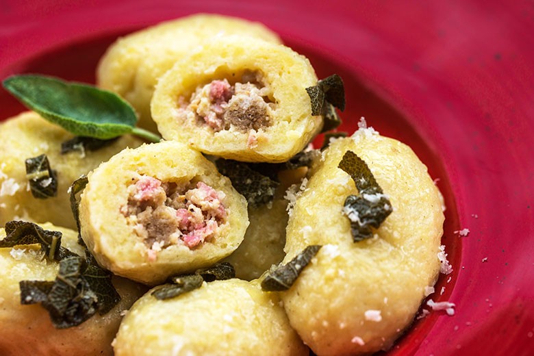 Kartoffelgnocchi mit Wurstfüllung