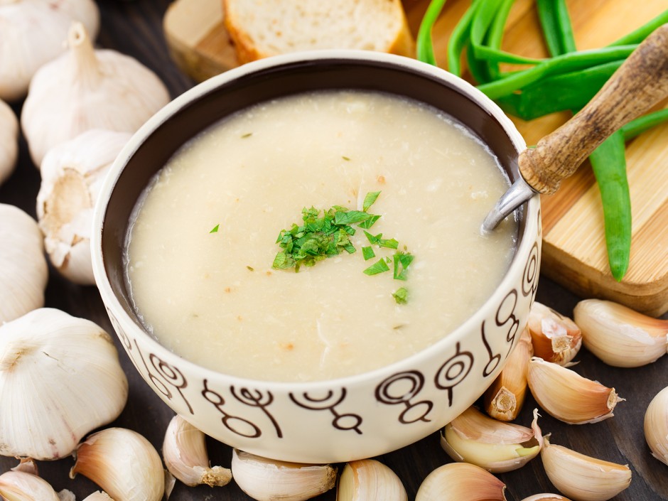 Die antibakterielle Knoblauchsuppe