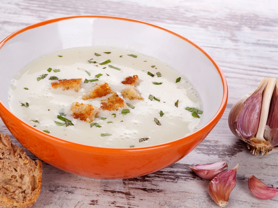 Die antibakterielle Knoblauchsuppe