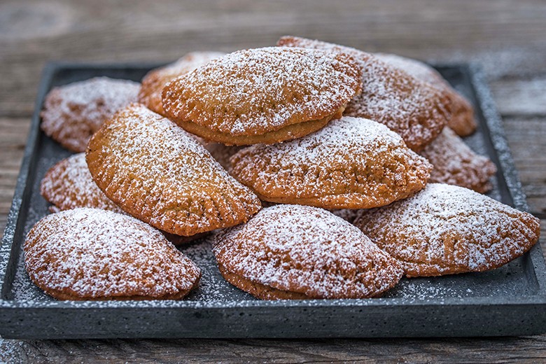 Teigtaschen mit Nussfülle