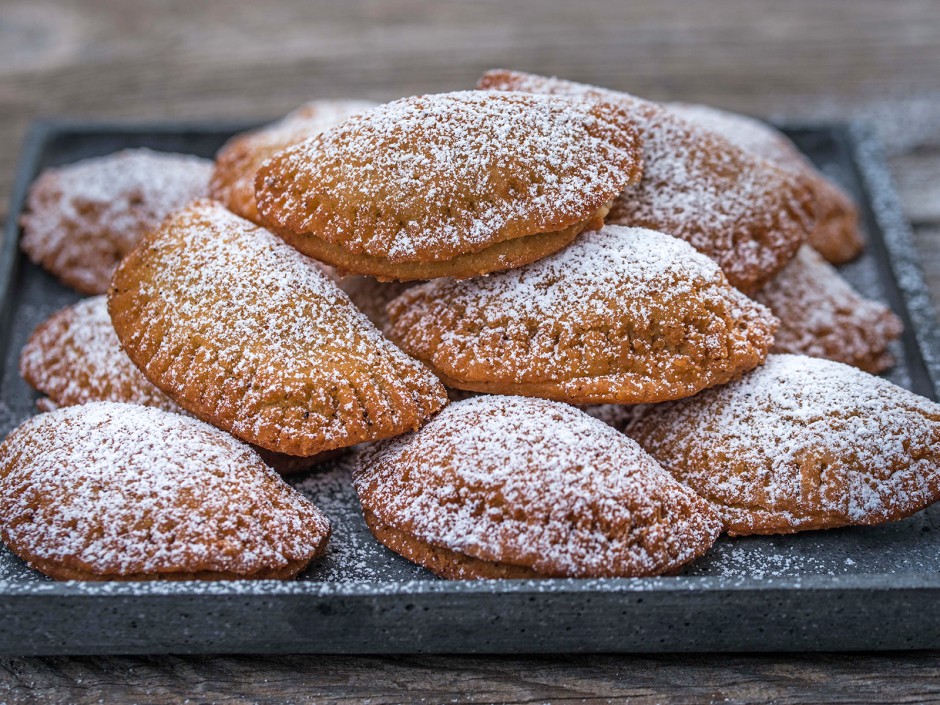 Teigtaschen mit Nussfülle