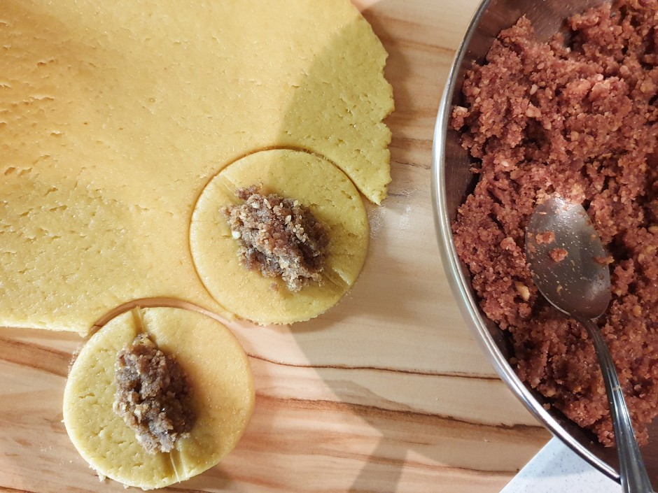 Teigtaschen mit Nussfülle