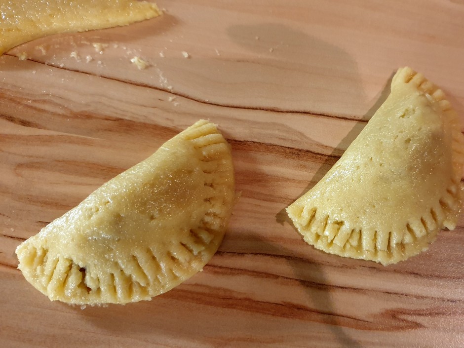 Teigtaschen mit Nussfülle