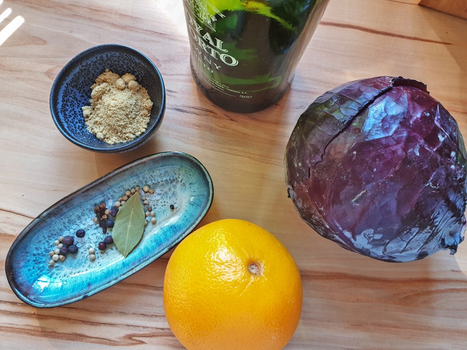 Kartoffelknödel mit karamellisiertem Rotkraut