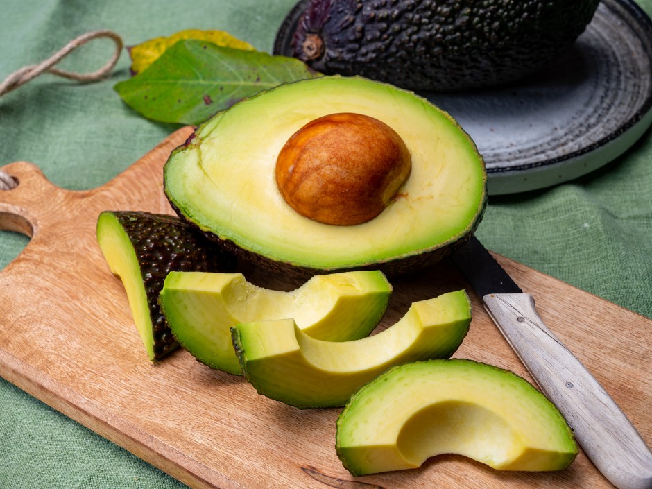Wie isst man eine Avocado?