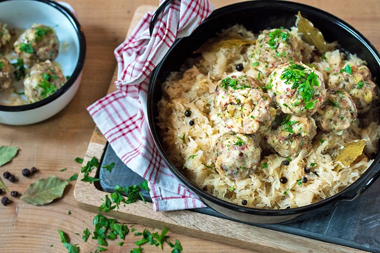 Speckknödel auf Rieslingkraut