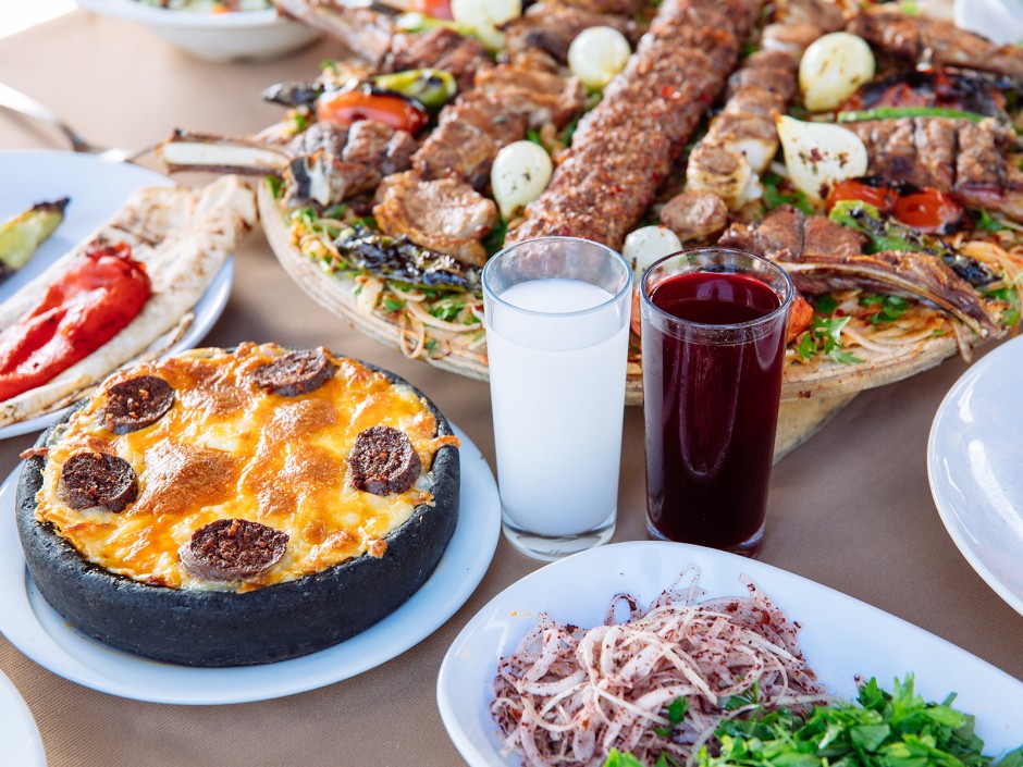 Salgam suyu, ein türkisches Erfrischungsgetränk mit Rüben