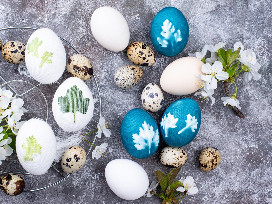 So gelingt das Eierfärben für Ostern