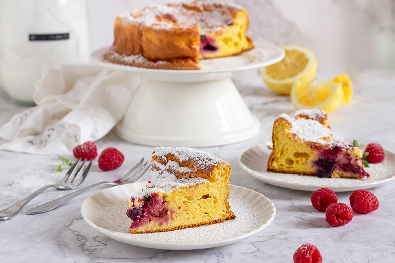 Saftige Joghurttorte mit Beeren
