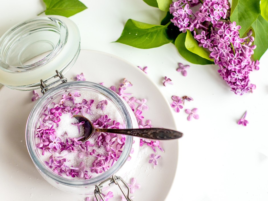 Fliederblüten, duftende Köstlichkeiten aus Omas Garten
