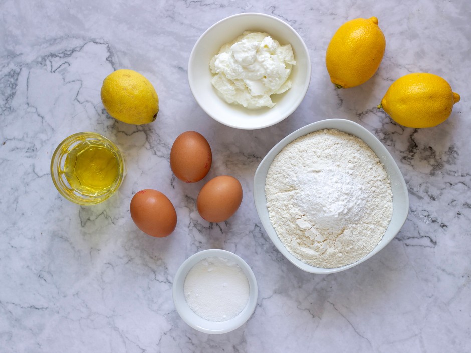 Zitronenkuchen mit weißer Schokoladencreme