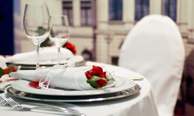 Tischdekoration für den Valentinstag