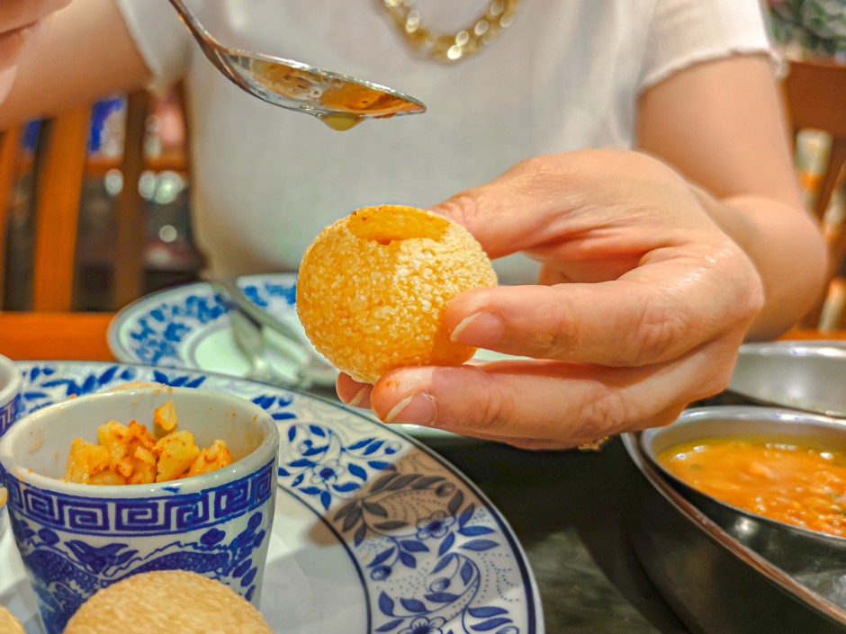 Pani Puri, traditionelles Streetfood aus Indien