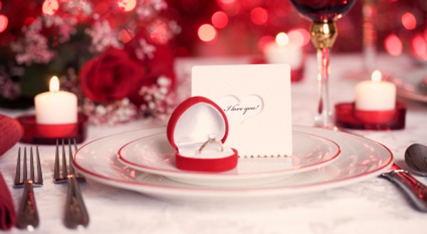 Tischdekoration für den Valentinstag