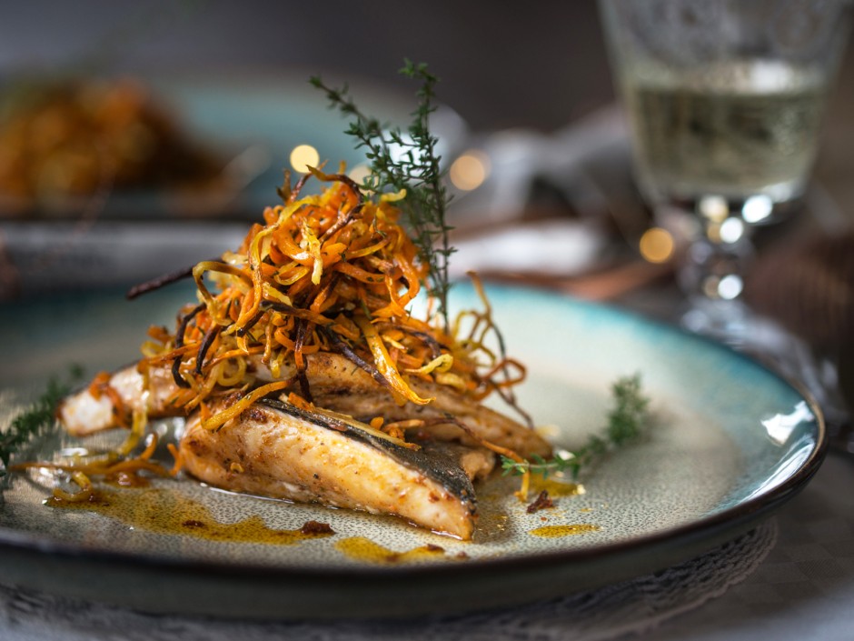 Bachsaiblingfilet mit Süßkartoffel-Sellerie-Pommes 