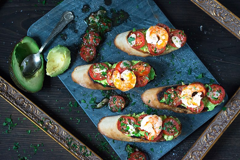 Bruschetta mit Kirschtomaten-Avocado