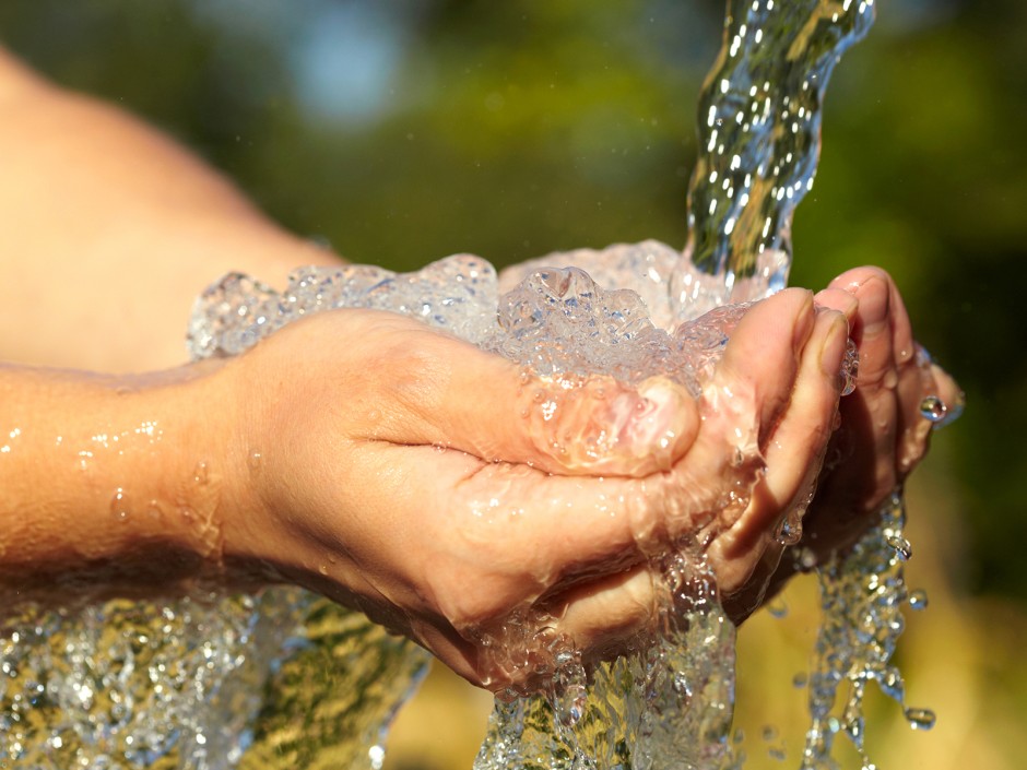 Wie viel Wasser sollte man am Tag trinken?