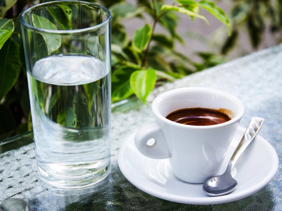 Entzieht Kaffee dem Körper Wasser?