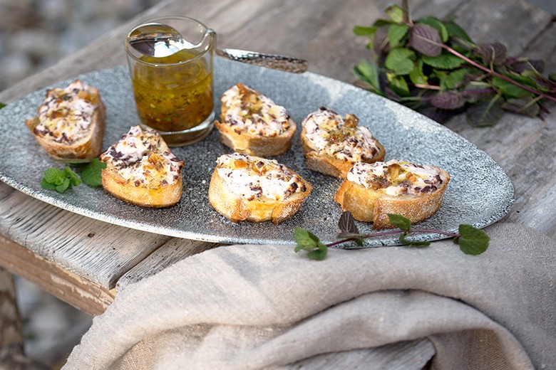 Crostini mit Ziegenkäsecreme