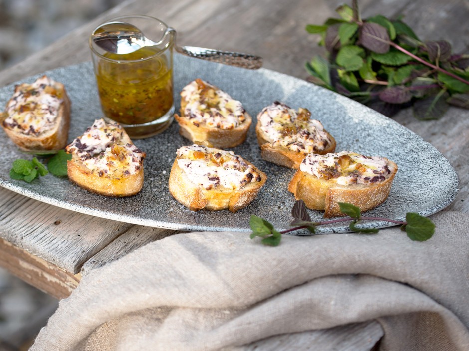 Crostini mit Ziegenkäsecreme