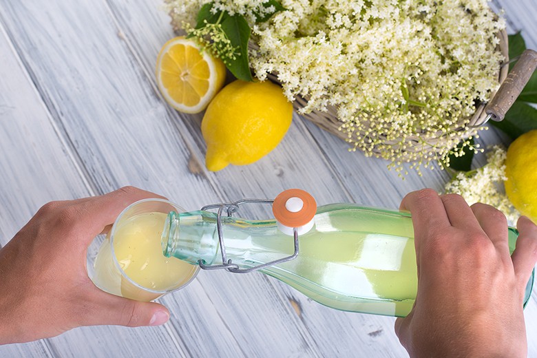 Mit selbstgemachtem Sirup durch das Gartenjahr