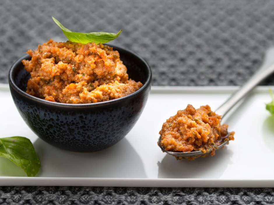Pasta mit Tomaten-Oliven-Pesto