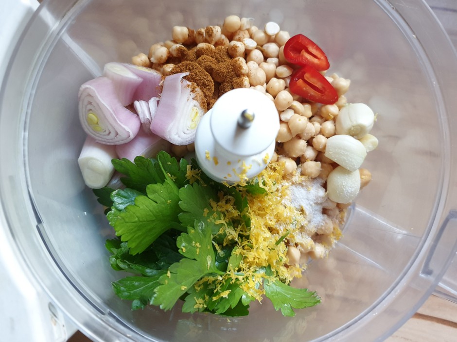Wrap mit Falafel und Hummus