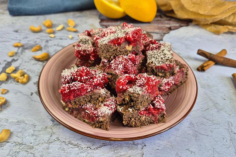 Eiskonfekt mit Beeren