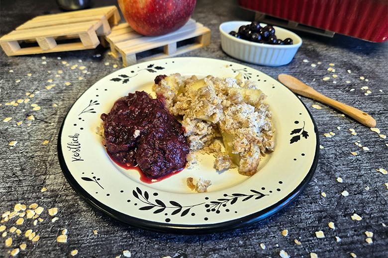 Apple-Crumble mit Zimt und Schlehenmus