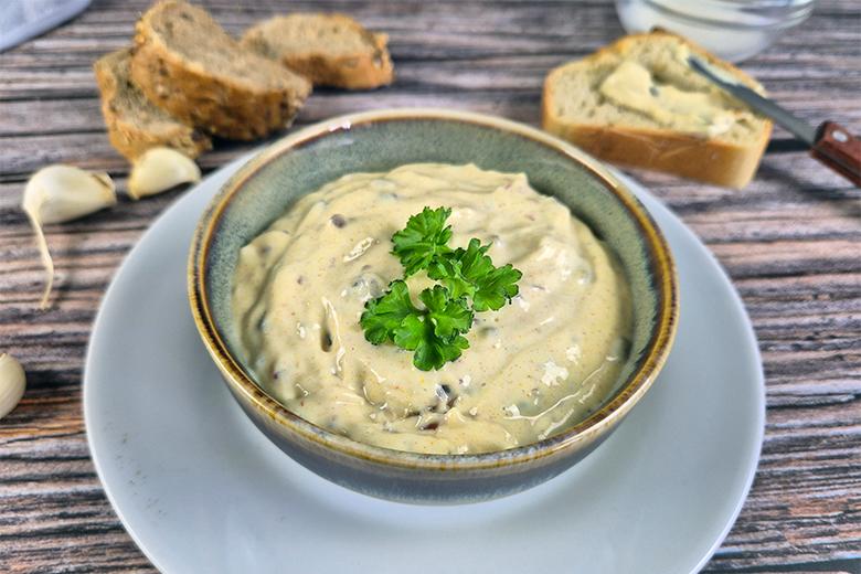 Veganer Dattel-Curry-Aufstrich