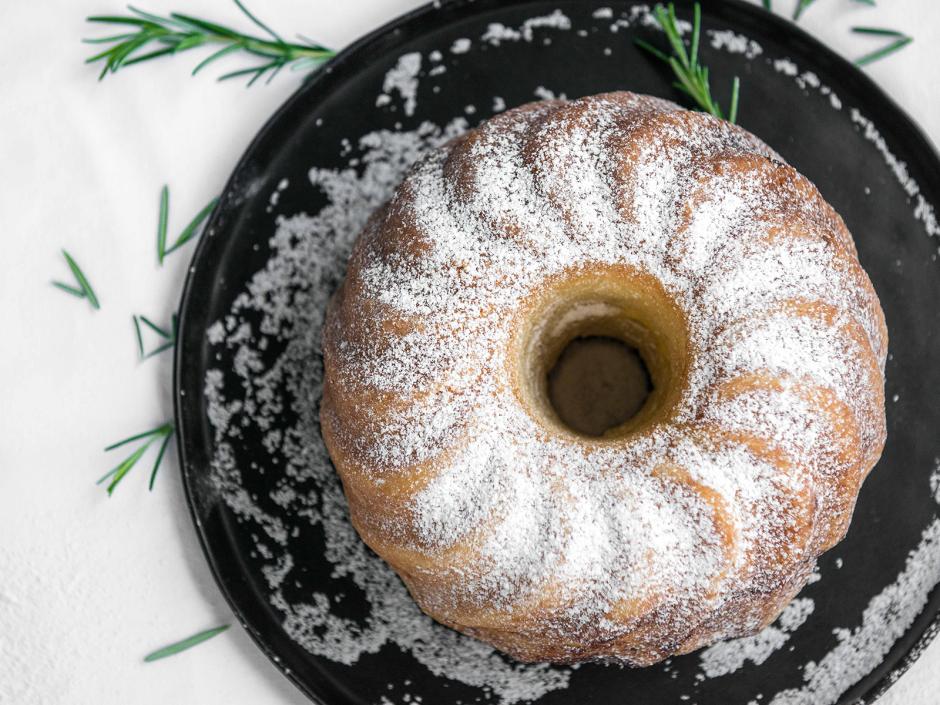 Gefüllter Germteigkuchen