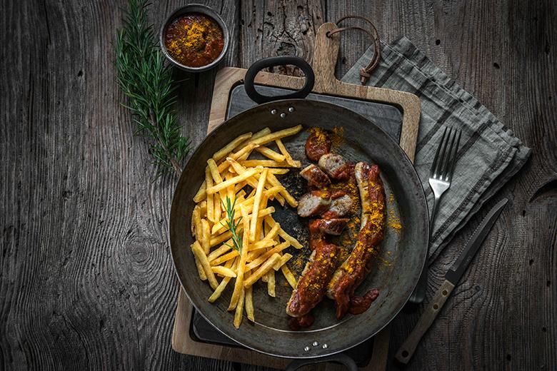 Currywurst mit selbstgemachter Currysoße