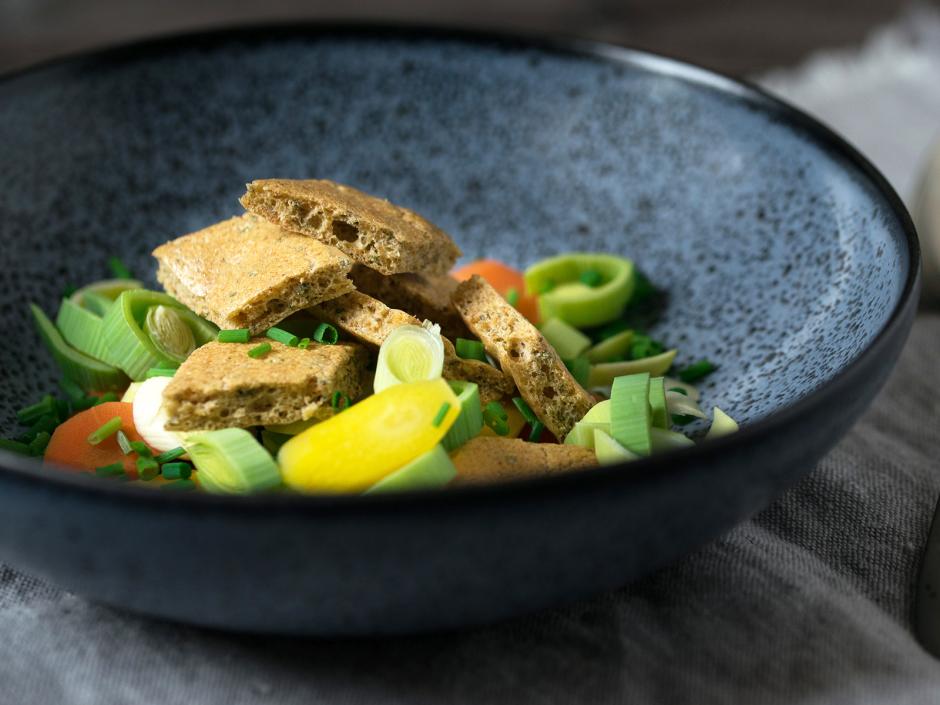 Gemüsesuppe mit dreierlei Einlagen