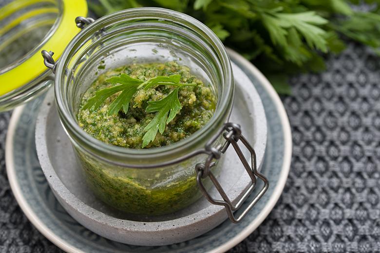 Walnuss-Kräuter-Pesto